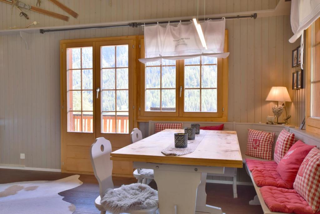 Chalet La Neuf room 3